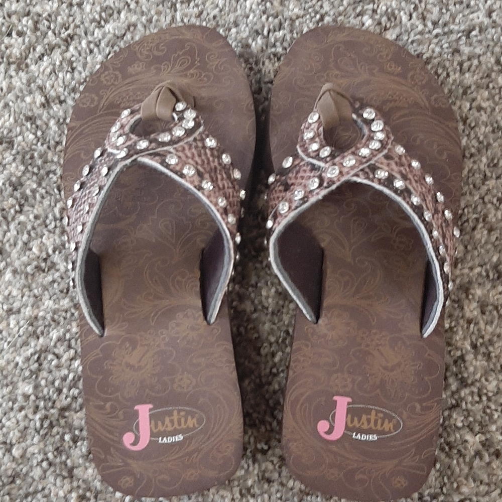 Justin flip flops size 6